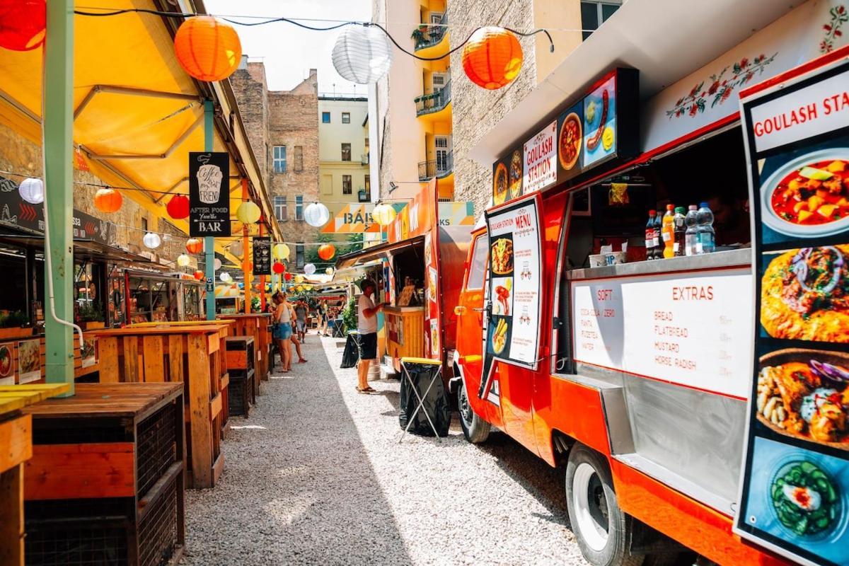 The Simple Spot Near Szimpla Kert And Synagogue * Budapest